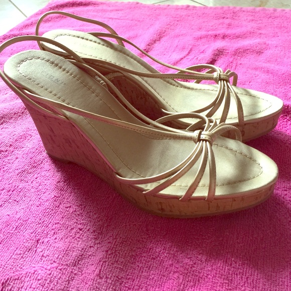 Fioni sandal wedge heels - size 8 gently worn