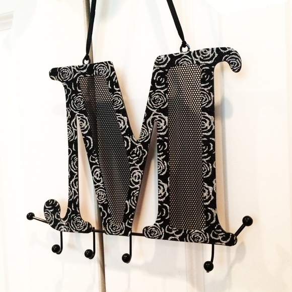 M hanger for jewelry and earrings