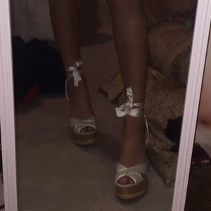 Tie-up ribbon wedges