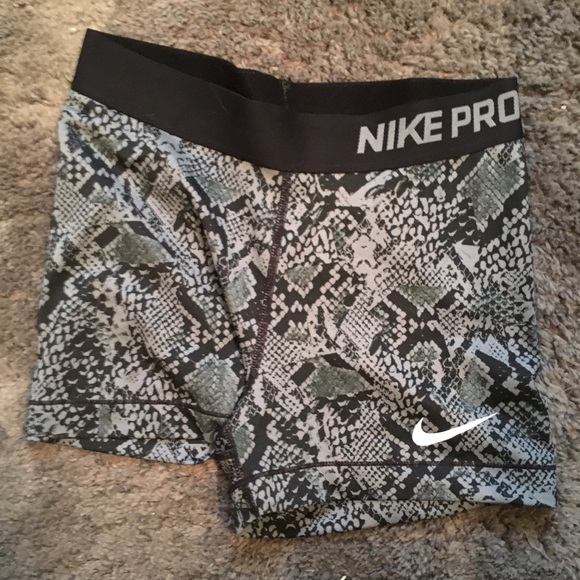 Pattern Nike pros