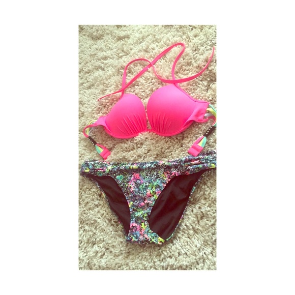 Victoria Secret 💕 Bikini top: 34D & Bottom: M ☀️