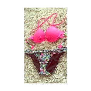 Victoria Secret 💕 Bikini top: 34D & Bottom: M ☀️