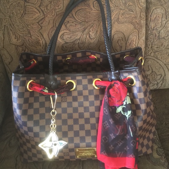 Not for sell. Just sharing my new bag. Love it