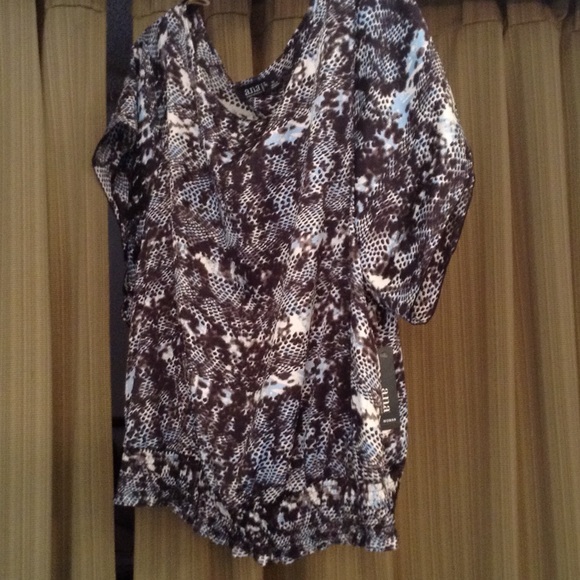 Women's Blouse - Picture 1 of 4