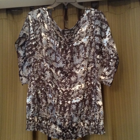 Women's Blouse - Picture 3 of 4
