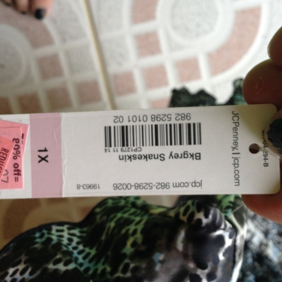 Women's Blouse - Picture 4 of 4