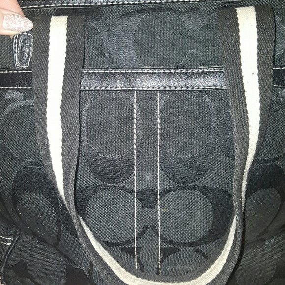 *** Authentic Coach Purse *** - Picture 2 of 4
