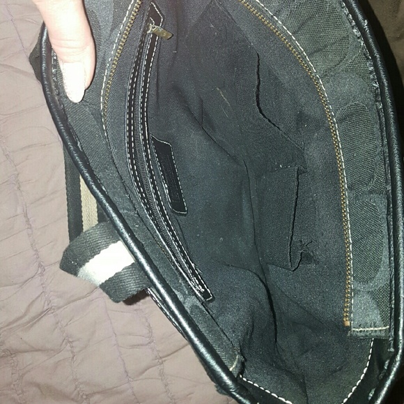 *** Authentic Coach Purse *** - Picture 3 of 4