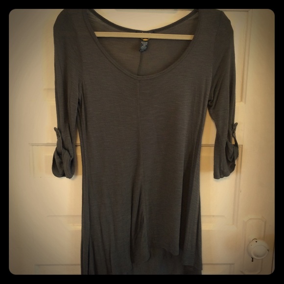 Cuffed quarter length top