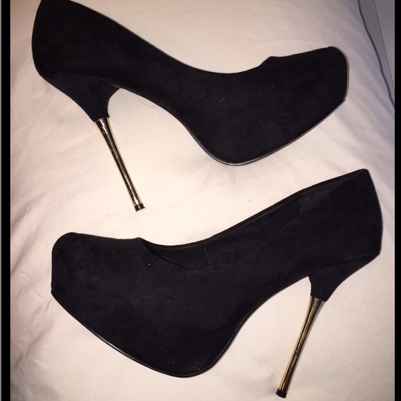 Beautiful black and gold suede pumps