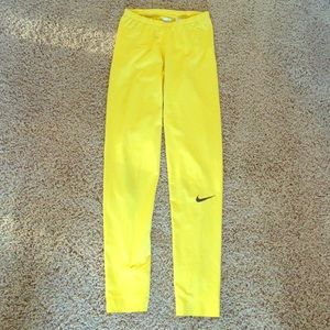 Like🆕NIKE workout pants/ leggings w/ back zippers