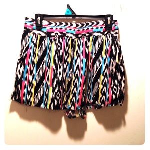 Super fun patterned short!
