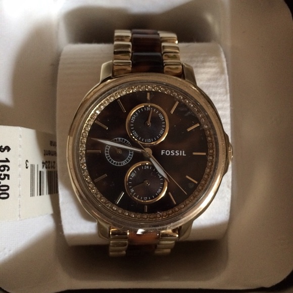 SOLD! On Mrcri NWT Fossil Watch ⏱ - Picture 2 of 4