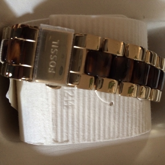 SOLD! On Mrcri NWT Fossil Watch ⏱ - Picture 3 of 4