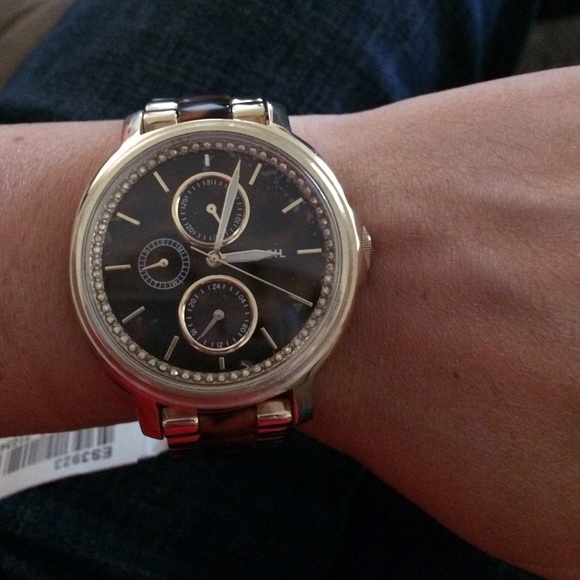 SOLD! On Mrcri NWT Fossil Watch ⏱ - Picture 4 of 4