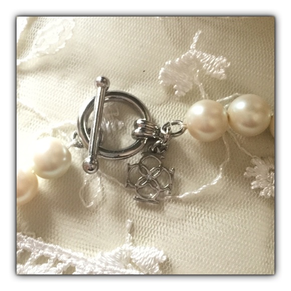 Ann Taylor Necklace - Picture 2 of 3