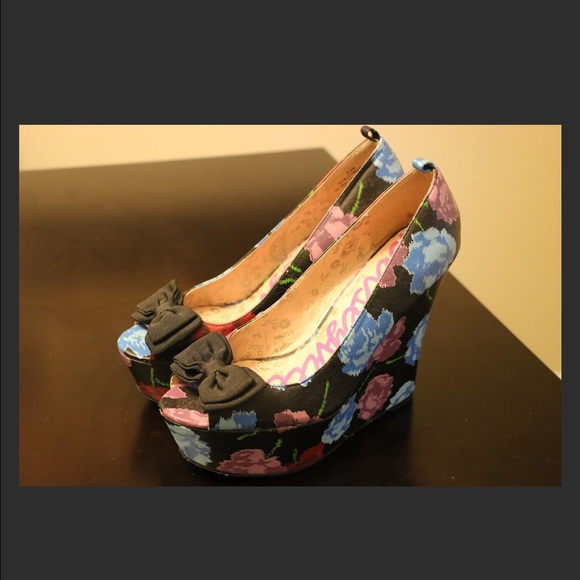 BETSEY JOHNSON wedges
