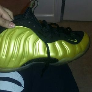 Price cut!!  Nike Yellow Foam posited
