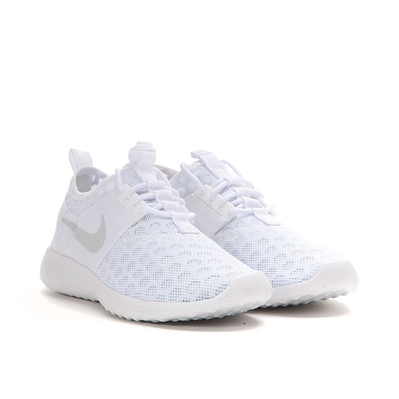 Nike Juvenates white