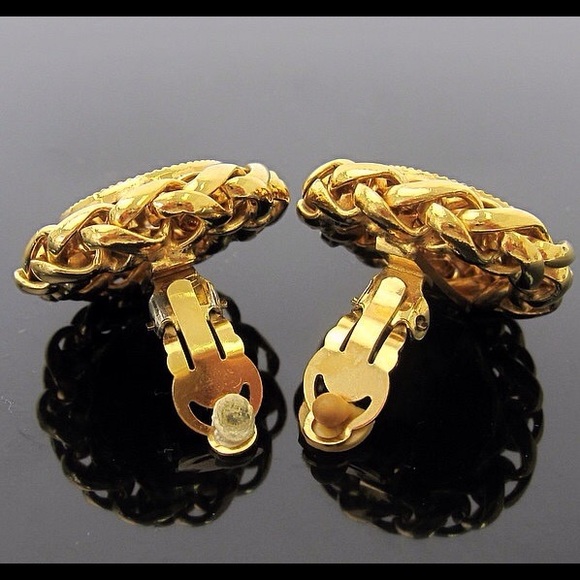 ๐CHANEL vintage earrings 100% authentic ๐ - Picture 3 of 4
