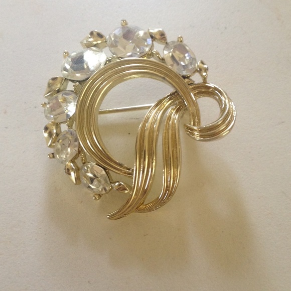 Vintage Gold Lisner Brooch