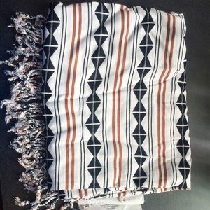 BNWT Acacia Makena Pareo