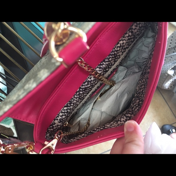 🔺Pink Cross Body🔺 - Picture 2 of 3