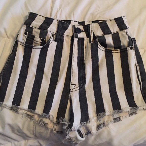 BDG high-waisted black & white shorts