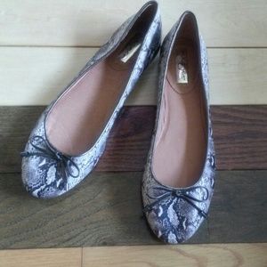New Halogen snakeskin leather flats 8M