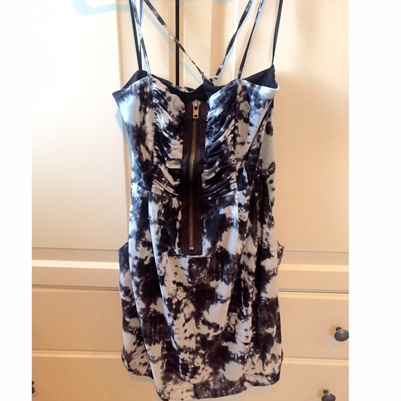 Black & White Patterned Zipper Dress