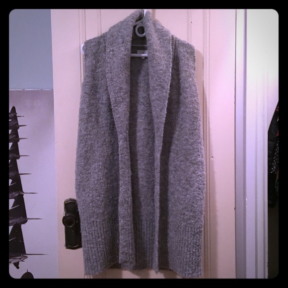 Lou & Grey Sweaters - Lou & Grey vest in excellent condition