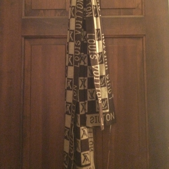 Louis Vuitton scarf