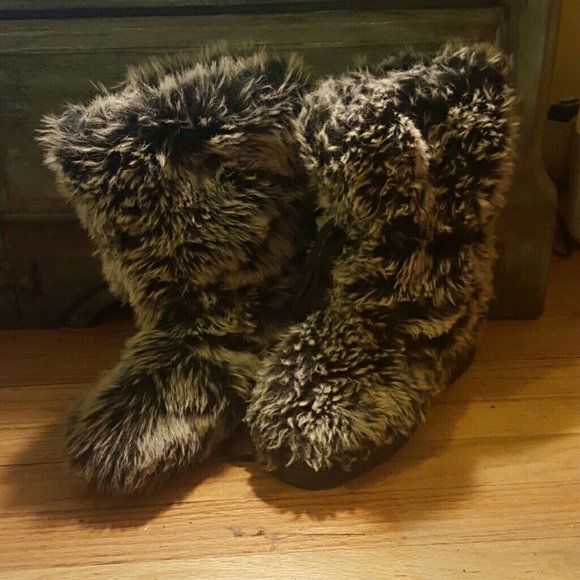 Fuzzy Snow Boots