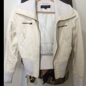 I have so much clothes I don't need/wear anymore