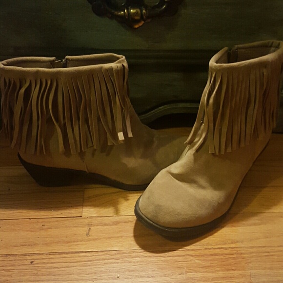 Fringe boots