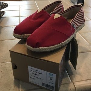 TOMS, classic University Red