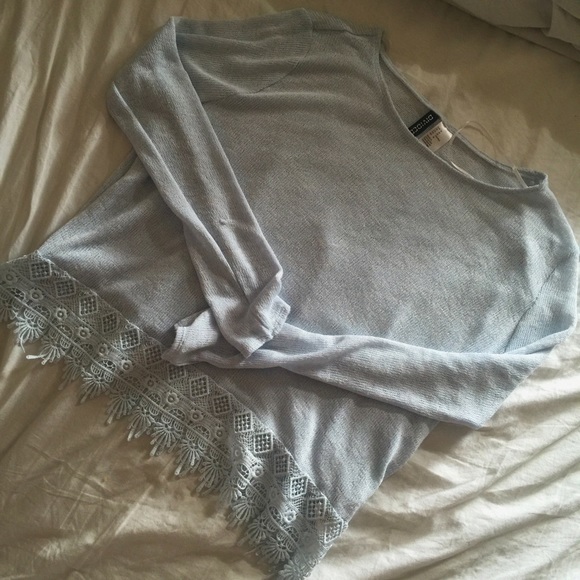 H&m Sky blue sweater with decal lined bottom