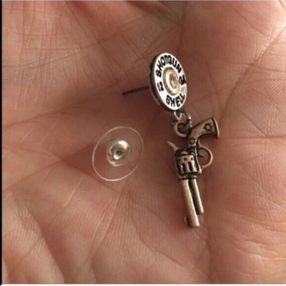 🏆HOST PICK🏆 2/$20 Dangling Revolver Earrings - Picture 4 of 4