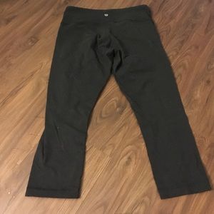 Lululemon "under flow crop"