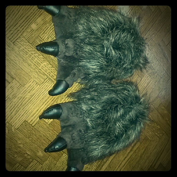 Slippers - Picture 1 of 3