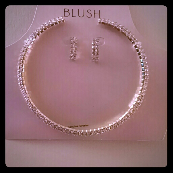 Jewelry Set necklace & 2 sets earrings - Picture 1 of 4