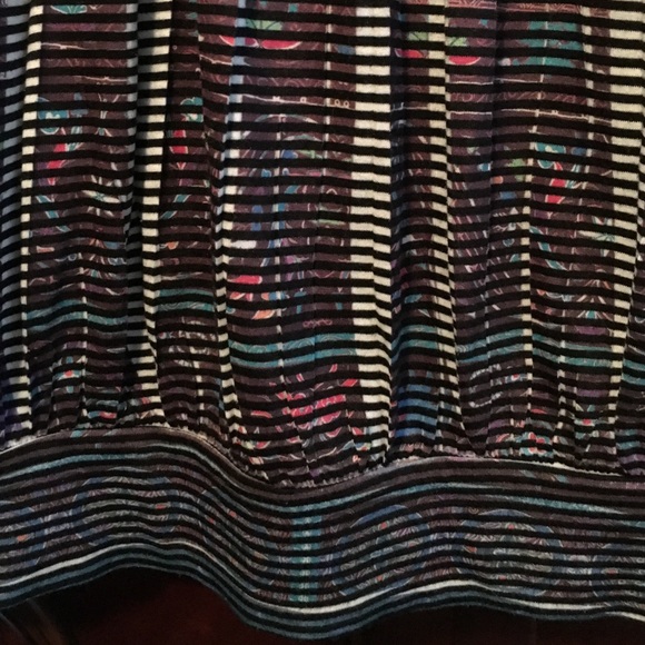 Crimson ivy top - Picture 3 of 4