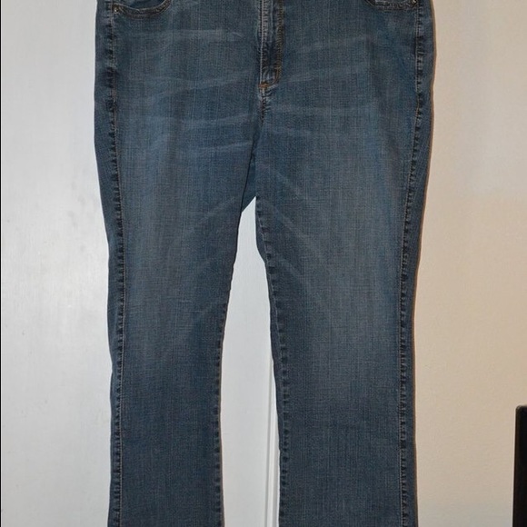 Aura by Wrangler Blue Jeans!!!  Size 22 Avg - Picture 2 of 2