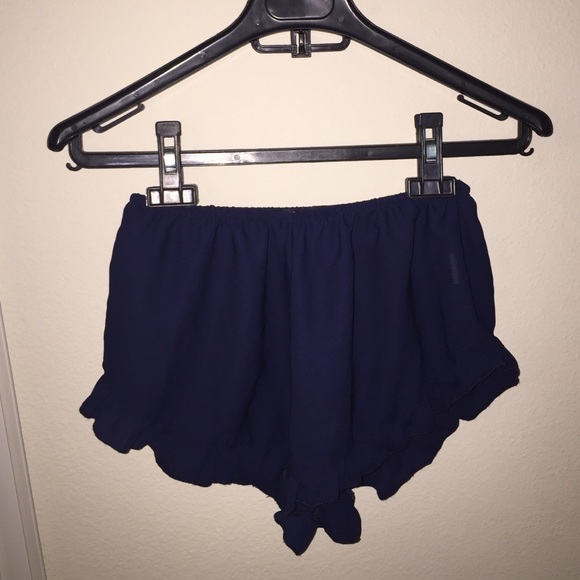 BRANDY MELVILLE NAVY BLUE SHORTS😭🙏🏼💖