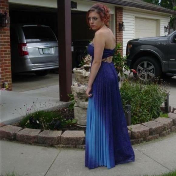 Prom Dress// - Picture 2 of 2
