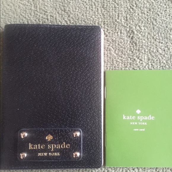 🎉HP🎉Authentic Kate Spade Passport Cover