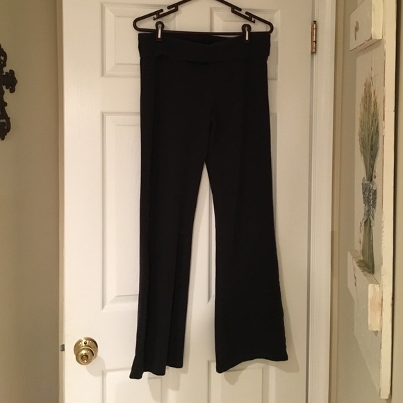 Black yoga pants