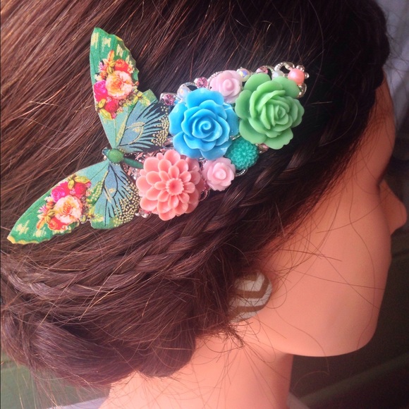 Accessories - 💐Gorgeous floral butterfly hair clip💐