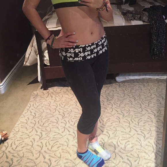 PINK Victoria's Secret Pants - Cropped leggings