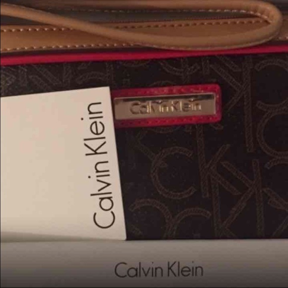 TODAY SALE Calvin Klein wristlet